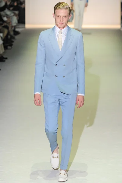 Look 25